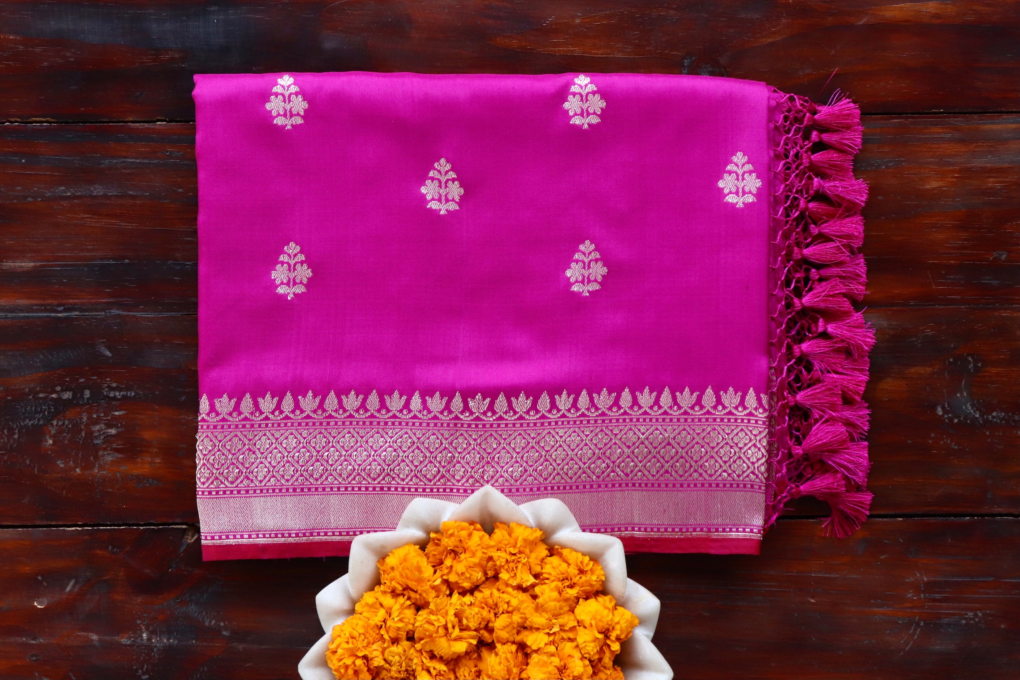 Magenta Katan Silk Leaf Motif Handloom Banarasi Saree