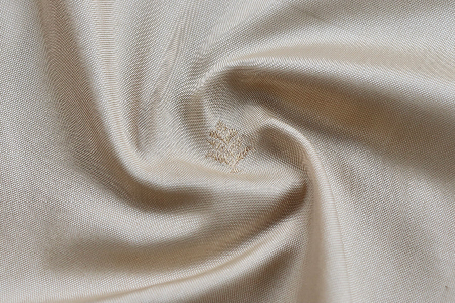 Aanchal motif on Ivory Kadhua Banarasi saree