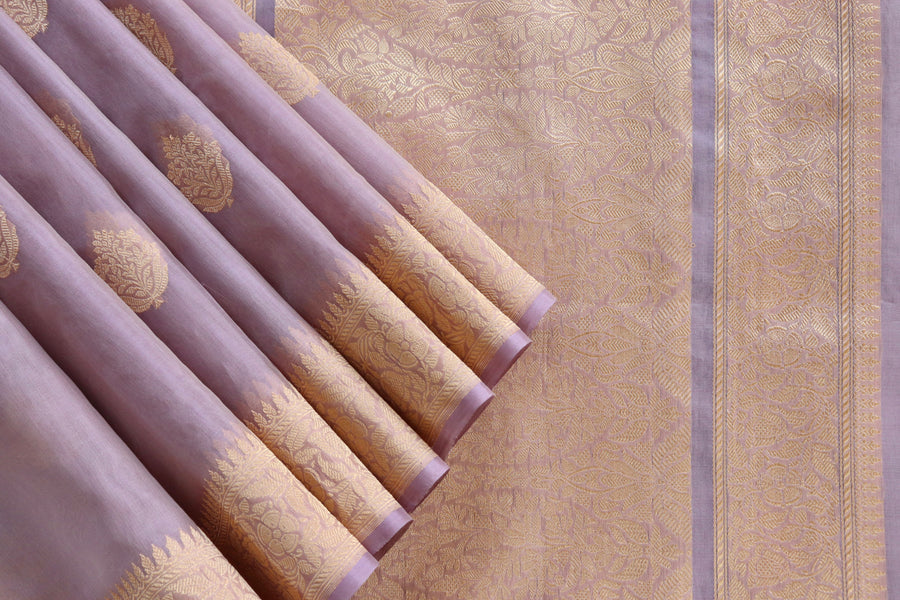 Colour close-up of Pale Mauve Parizaat Kora saree