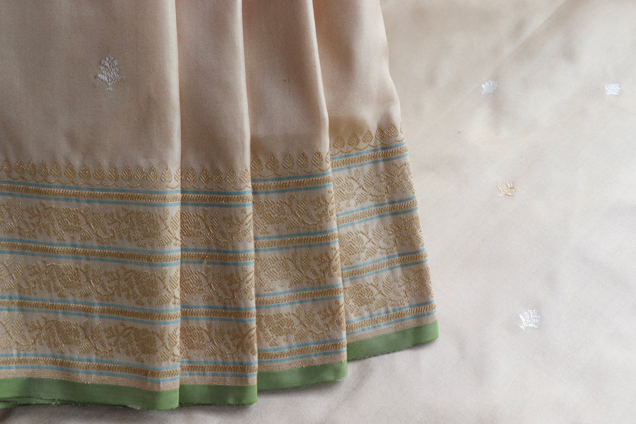 Pallu detail of Ivory Kadhua Banarasi saree