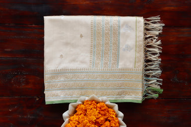 Ivory handloom Banarsi saree with kadhua motifs in pure silk