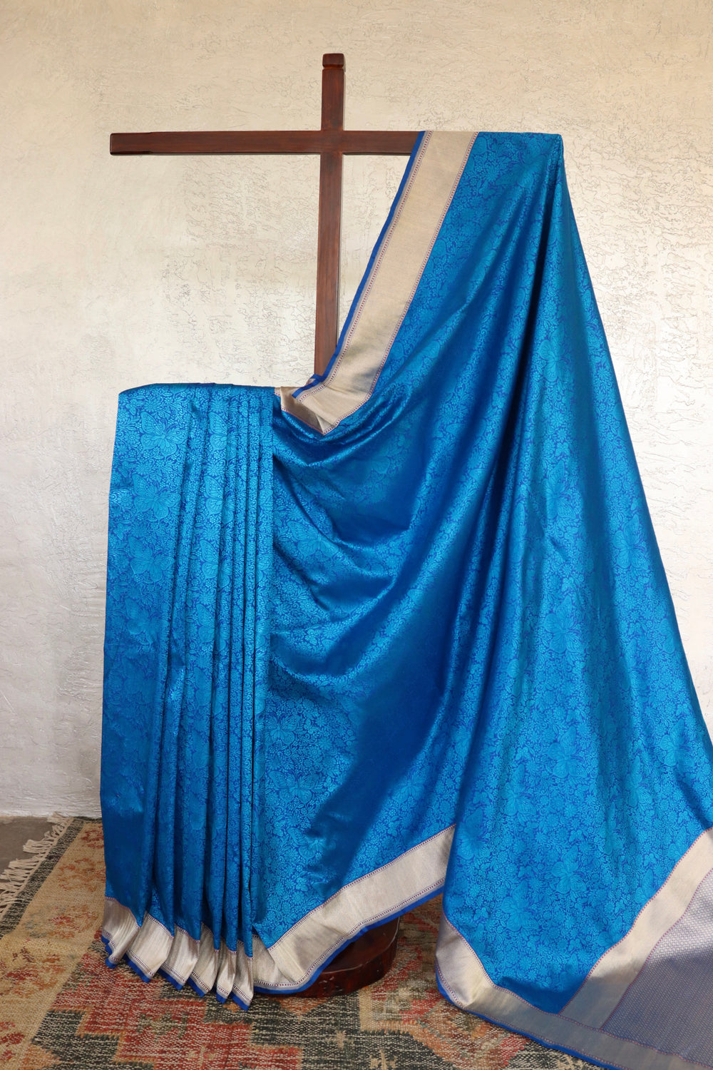 Blue handloom Banarsi saree with tanchoi motifs in pure silk