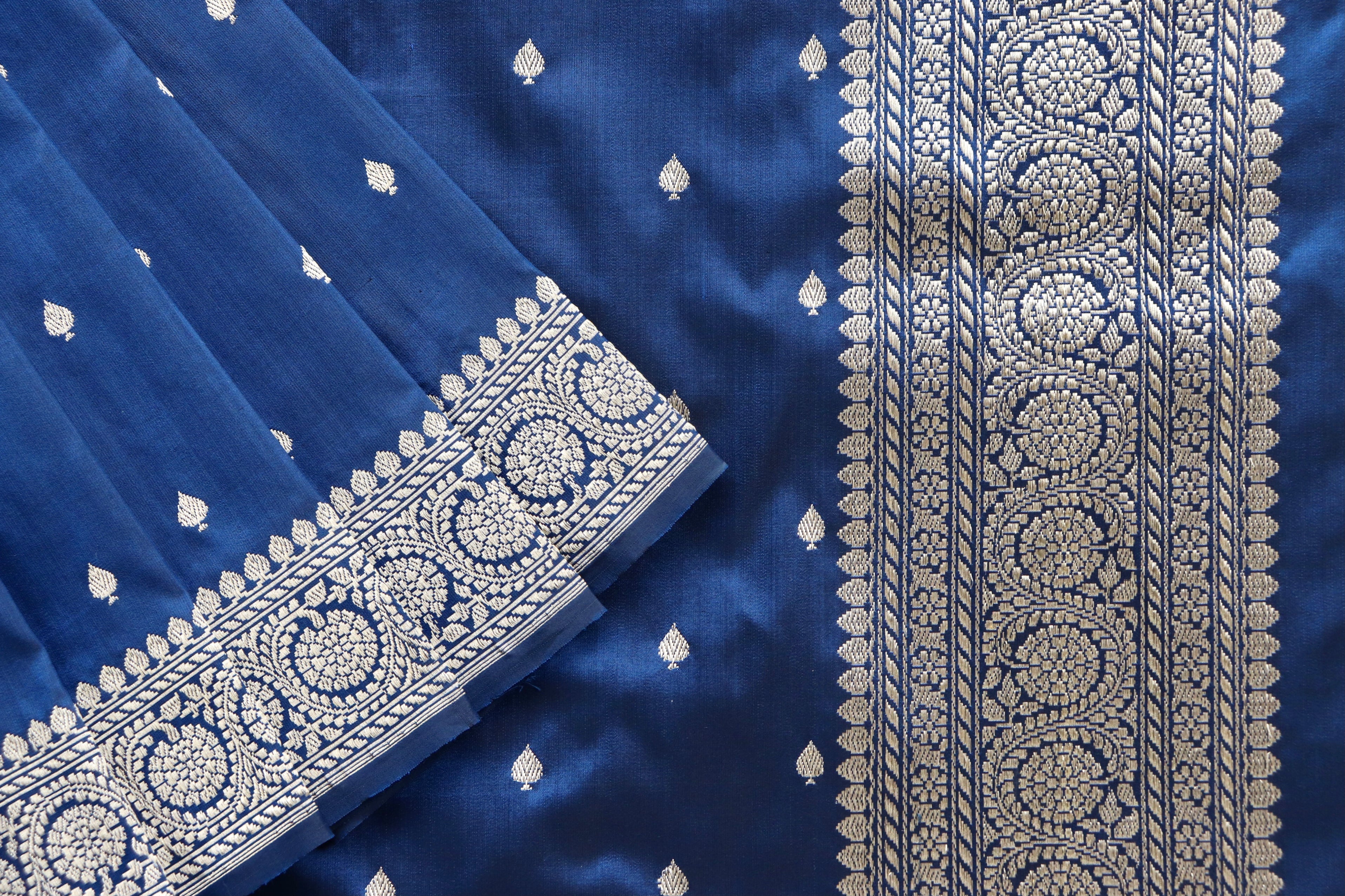 Navy Blue Kadhua Motif Pure Silk Handloom Banarasi Saree