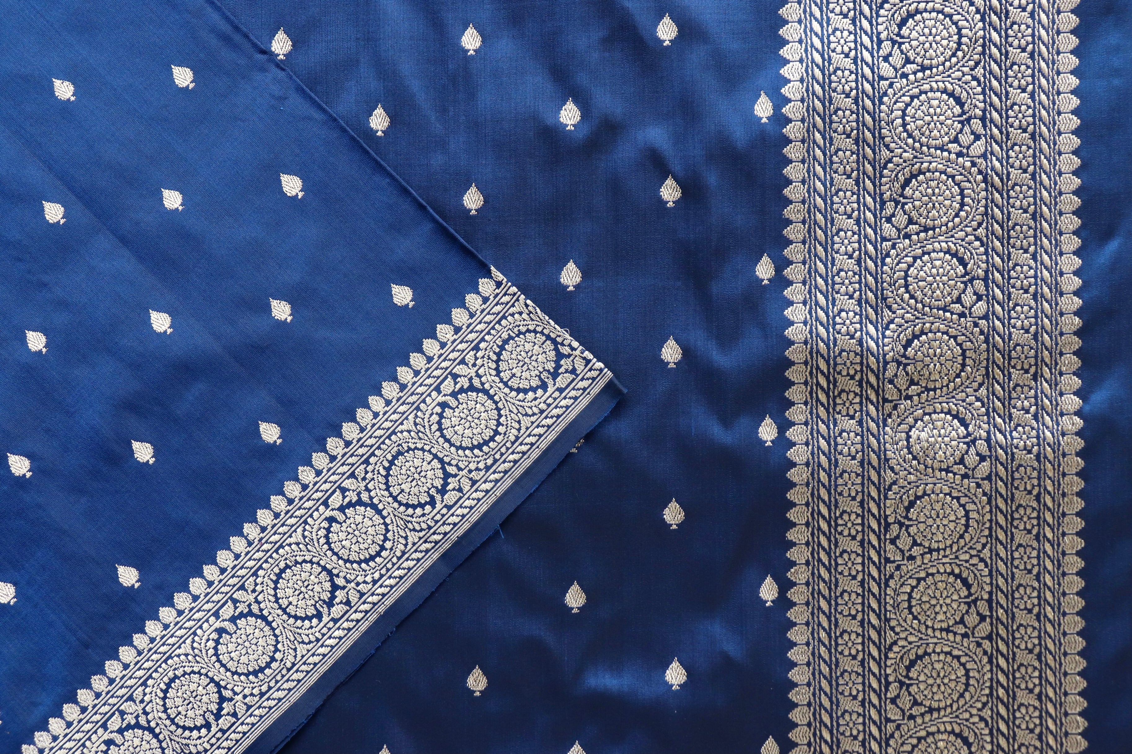 Navy Blue Kadhua Motif Pure Silk Handloom Banarasi Saree