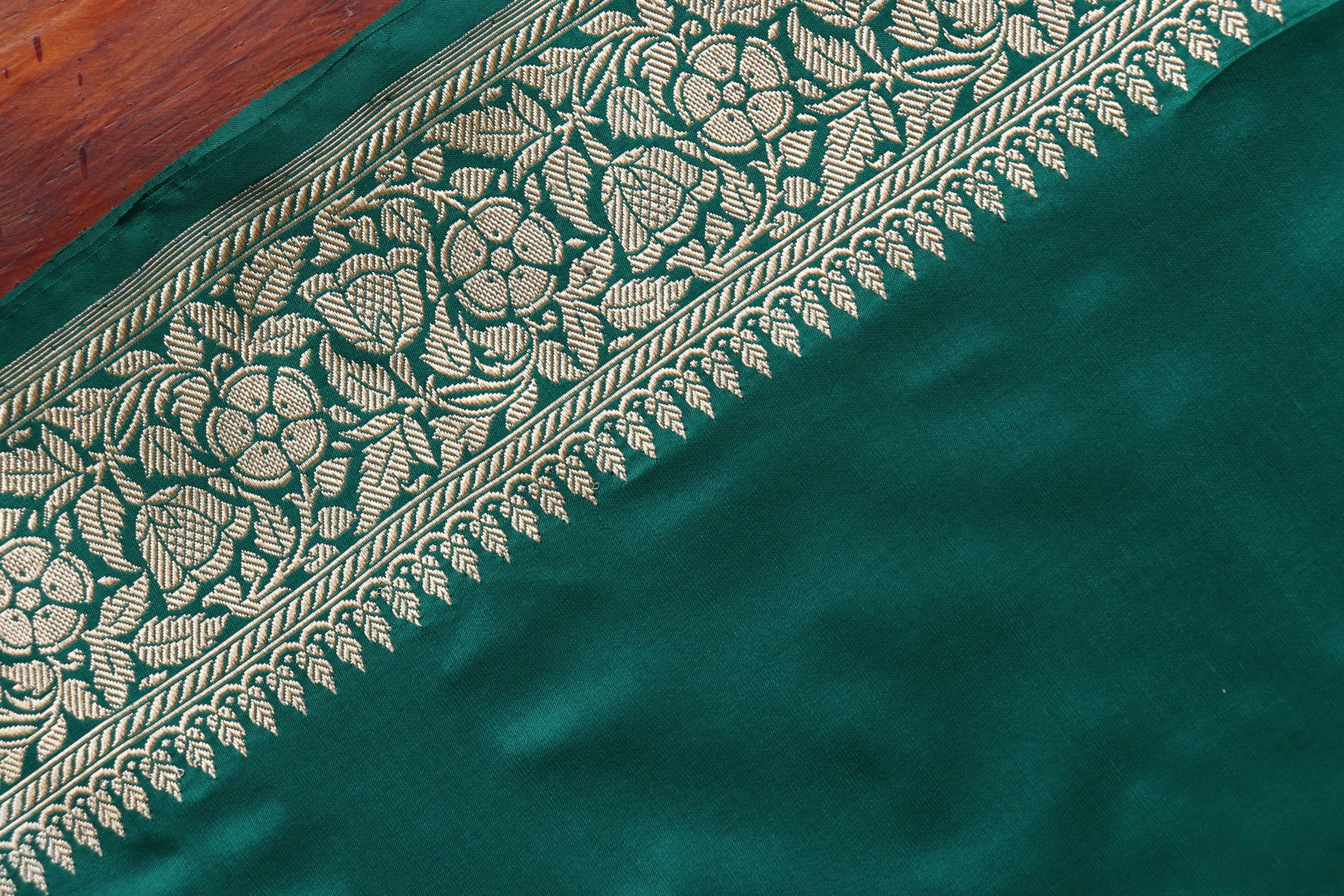 Bottle Green Kadhua Motif Pure Silk Handloom Banarasi Saree