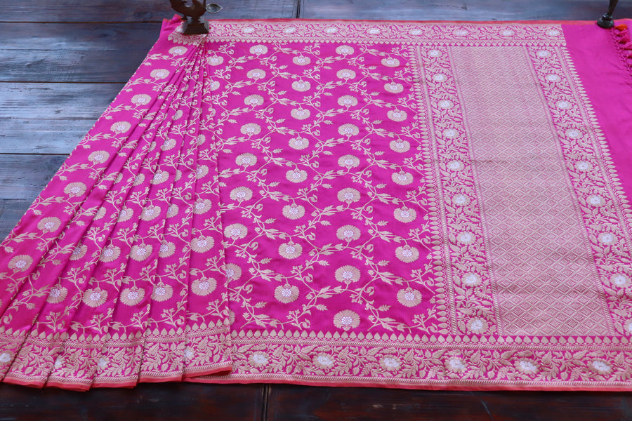 Border close-up on Rich Pink Blue Kadhua Jangla Katan saree
