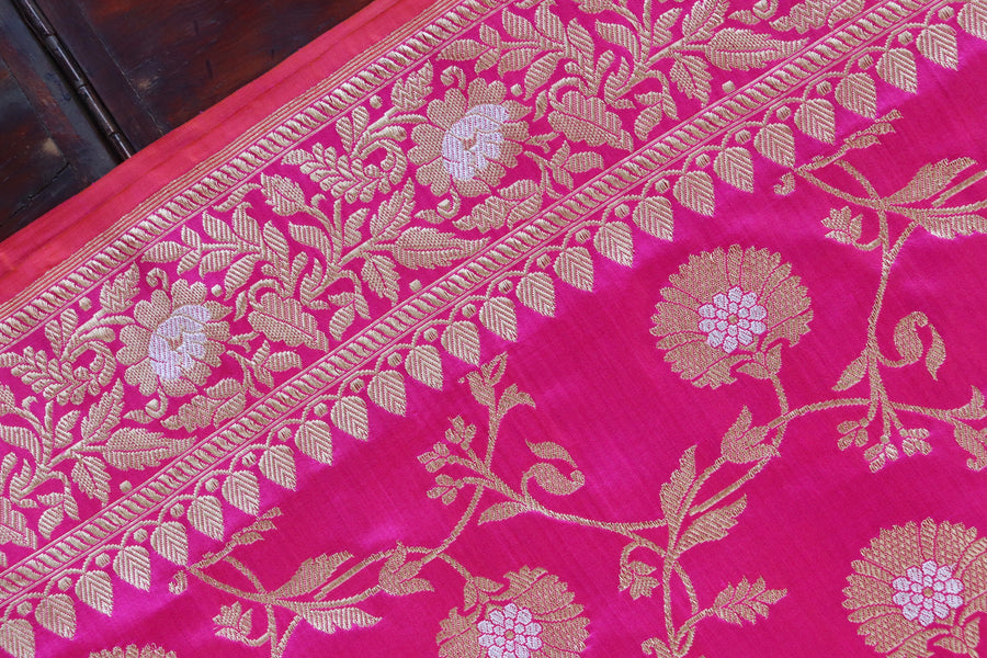 Pleat detail of Rich Pink Blue Kadhua Phool Jangla saree