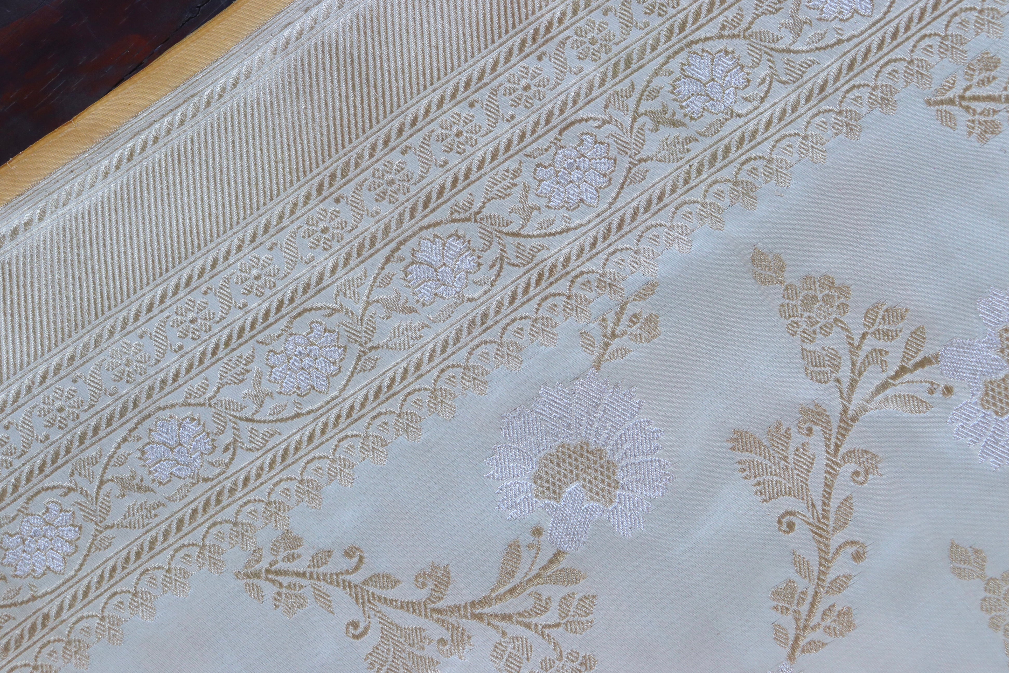 White Zig Zag Jangla Pure Silk Handloom Banarasi Saree