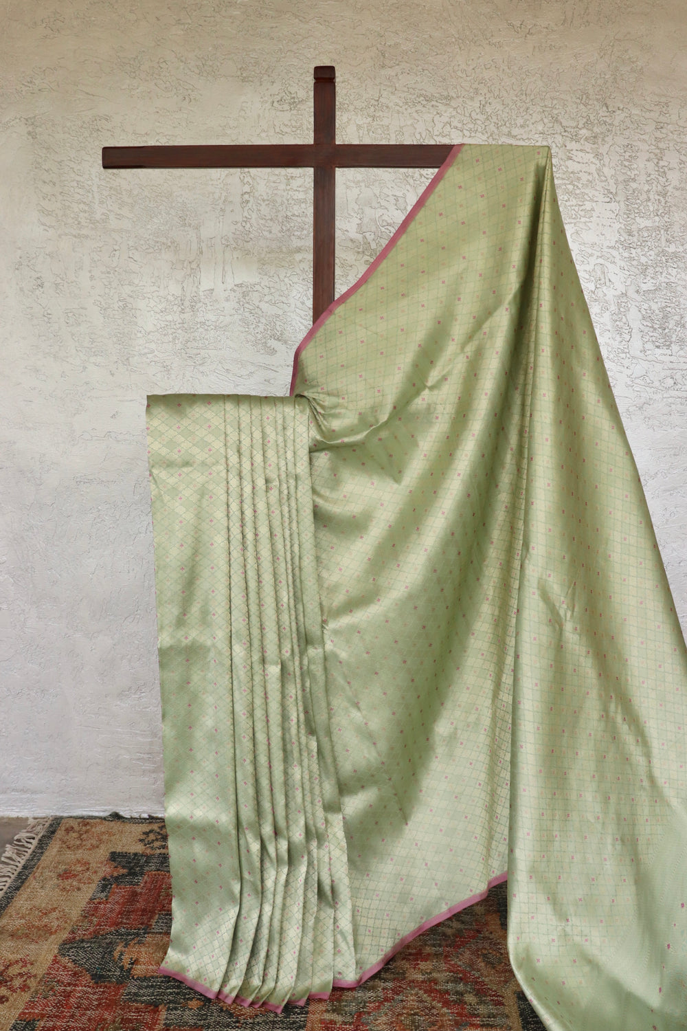 Aquamarine handloom Banarsi saree with tanchoi motifs in pure silk