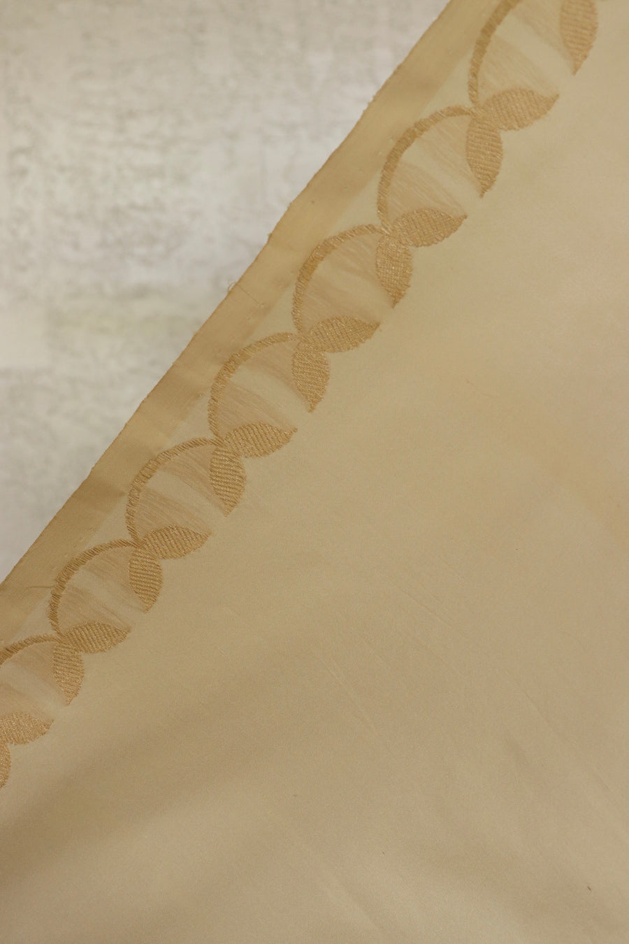 Cream Iris Kadhua Motif Pure Silk Handloom Banarsi Saree