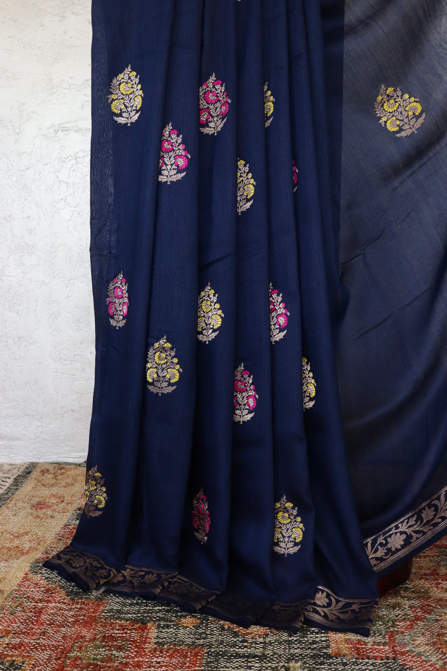 Navy Kadhua Motif Munga Silk Handloom Saree