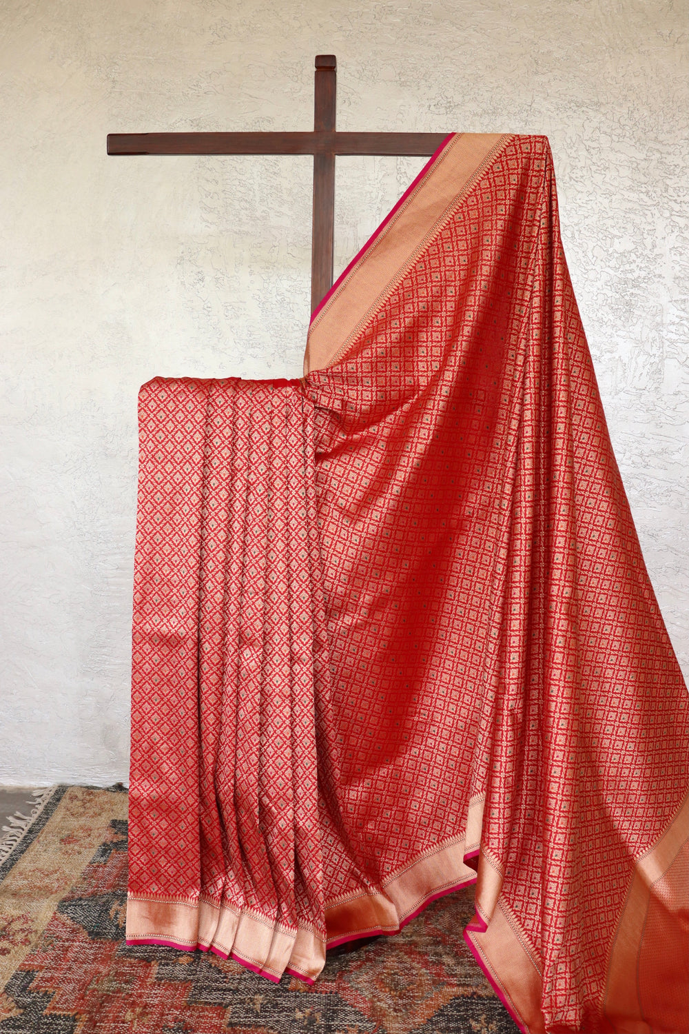 Red handloom Banarsi saree with tanchoi motifs in pure silk