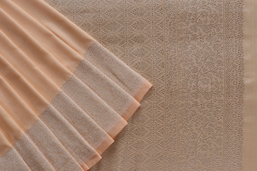 Silk texture of Peach Kuniya Banarasi saree