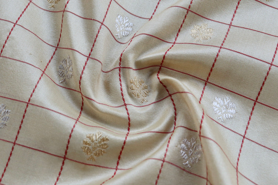 Pleat detail of Ivory Check Banarasi saree