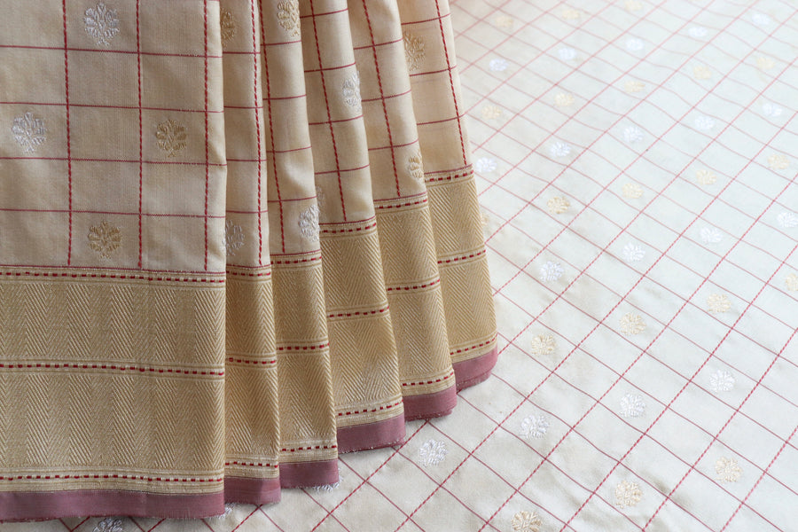 Pallu detail of Ivory Check Banarasi saree