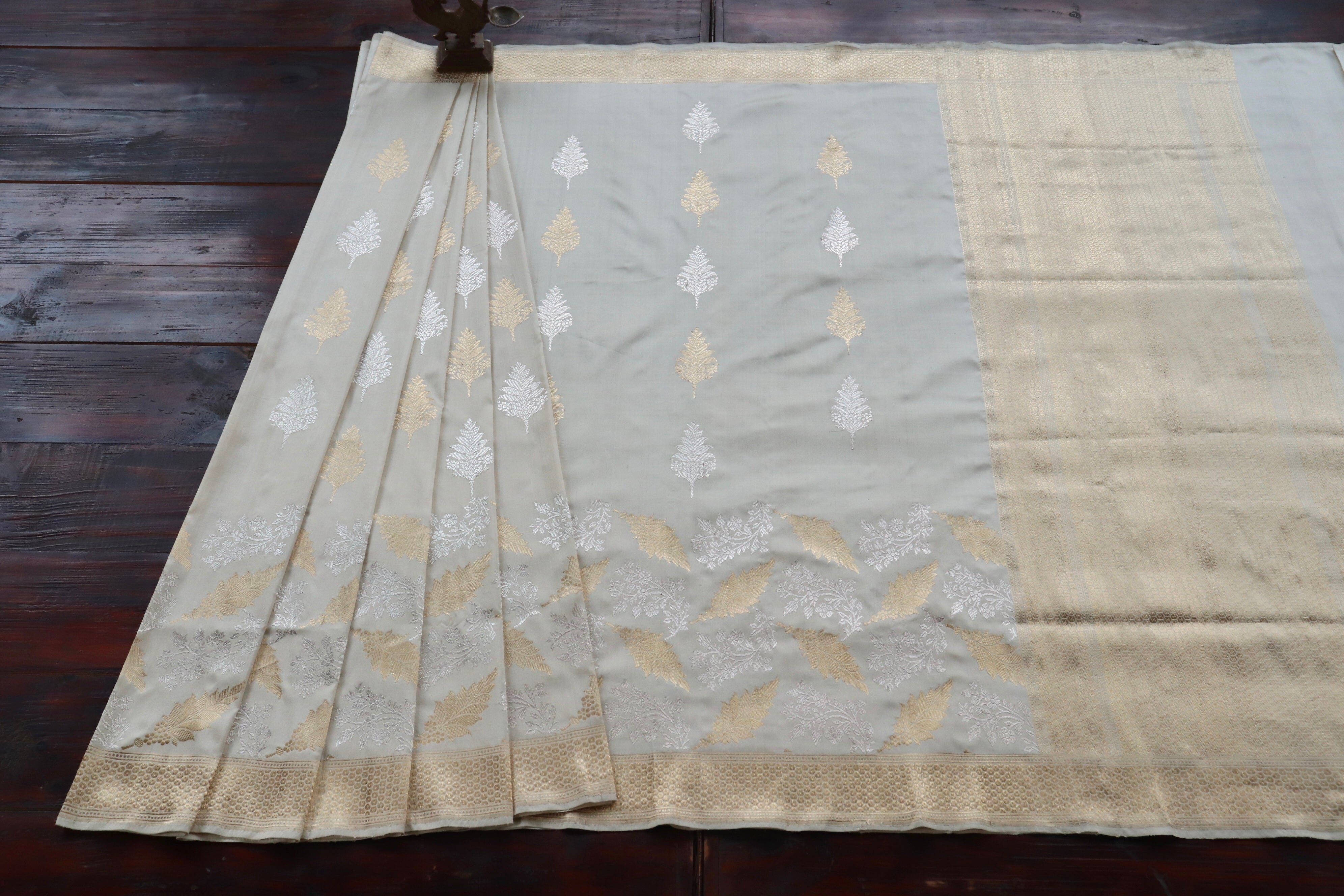 White Kadhua Pure Silk Banarasi Handloom Saree