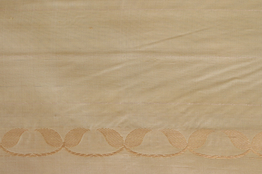 Cream Iris Kadhua Motif Pure Silk Handloom Banarsi Saree