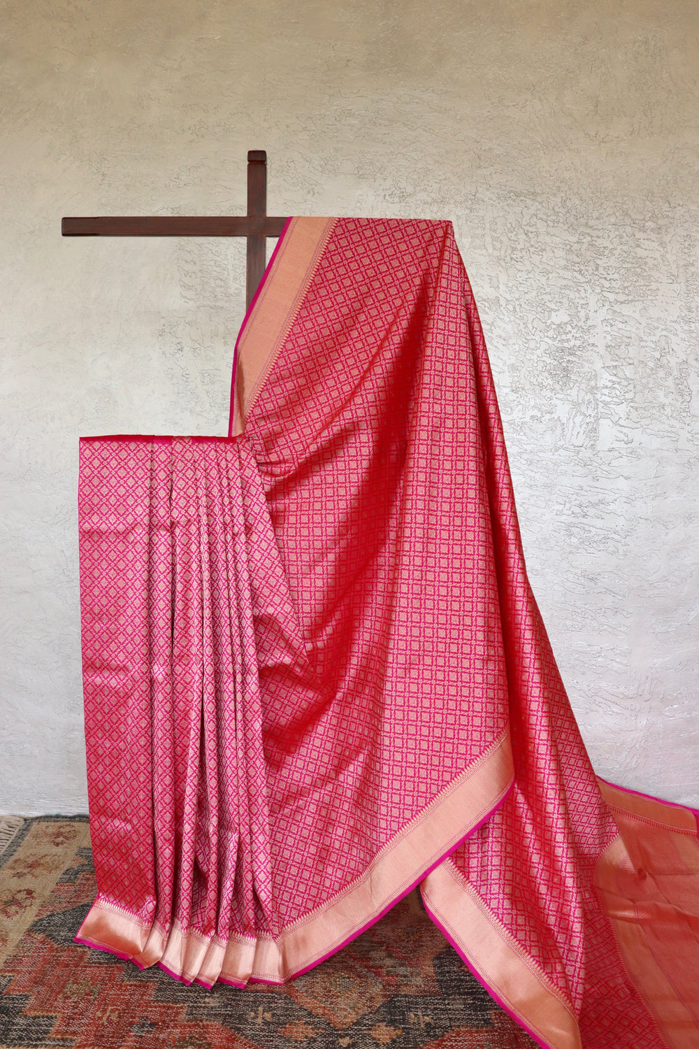 Pink handloom Banarsi saree with tanchoi motifs in pure silk