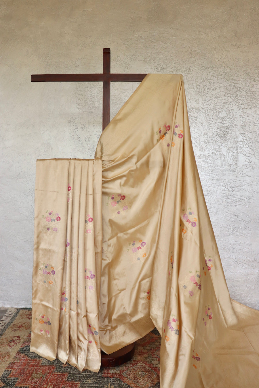 Beige handloom Banarsi saree with guldasta motifs in pure Katan silk