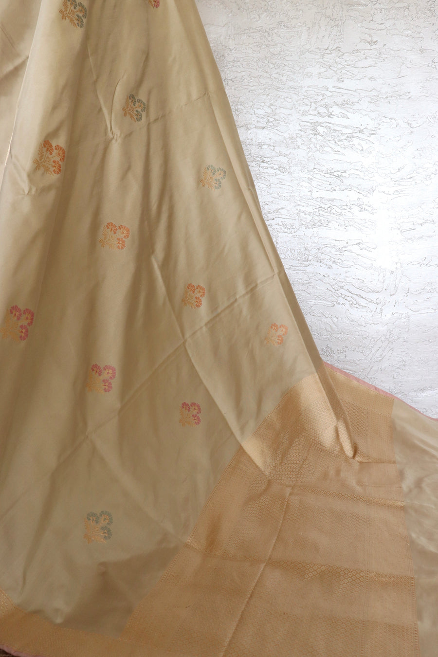 Gold Tissue Meenadar Kadhua Banarasi Handwoven Silk Sarees