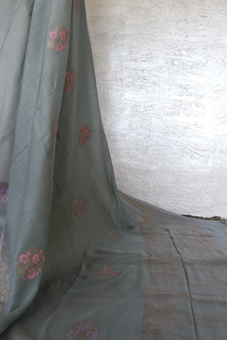 Grey Kadhua Motif Munga Silk Handloom Saree