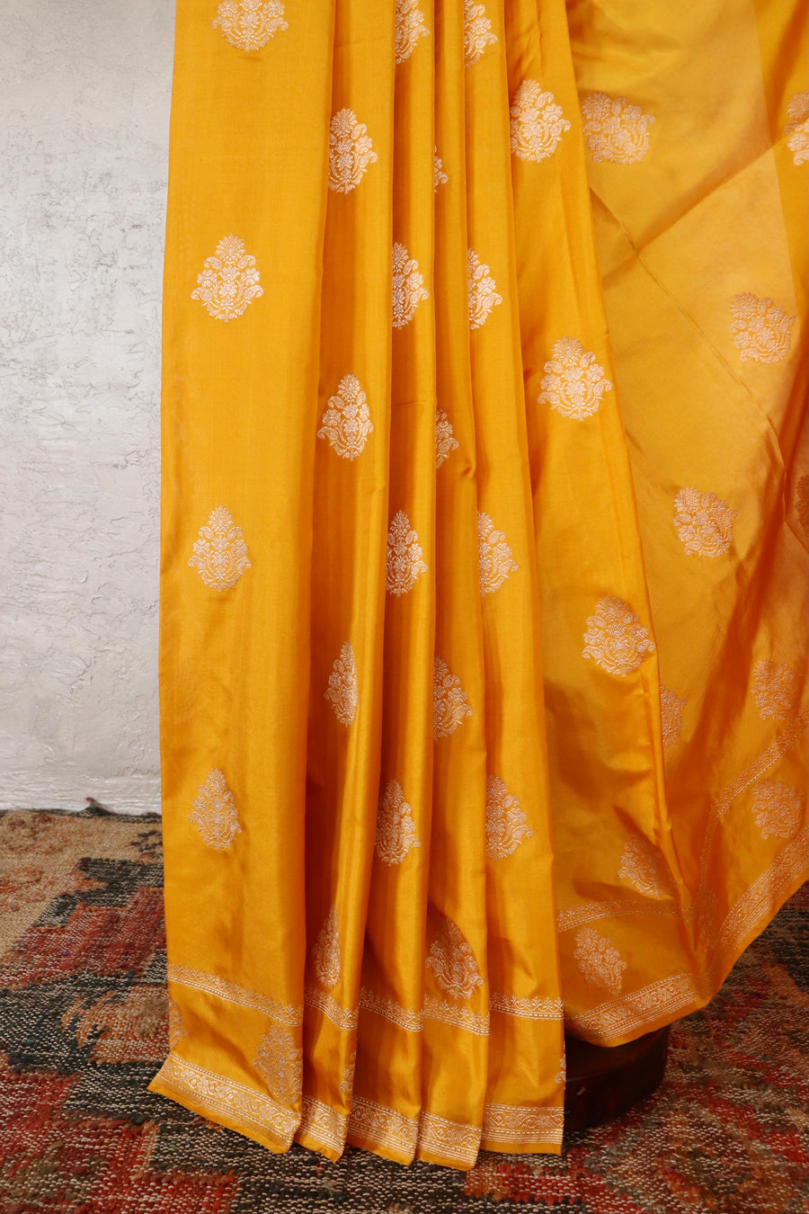 Mango Kadhua Motif Pure Silk Handloom Banarasi Saree