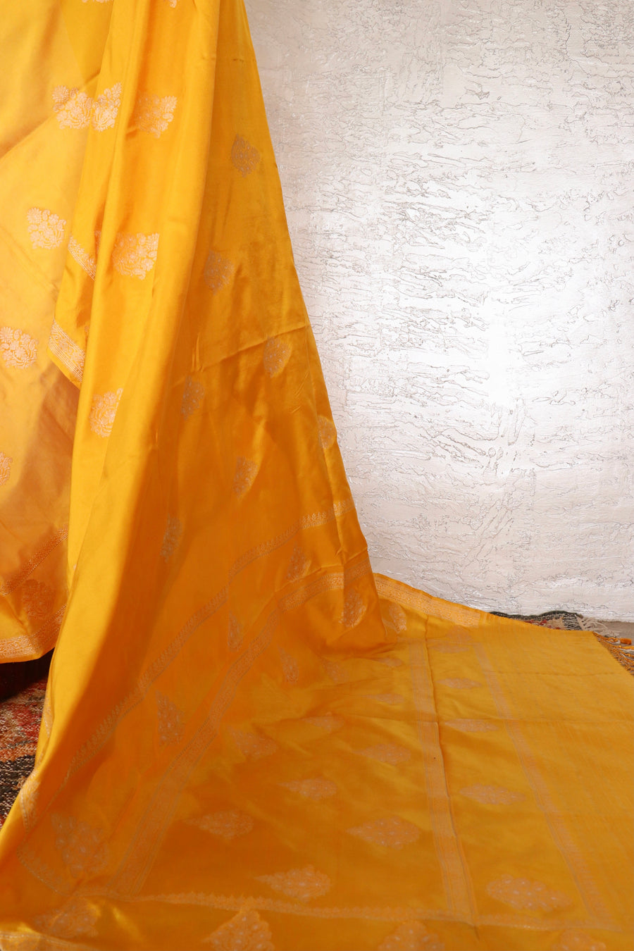Mango Kadhua Motif Pure Silk Handloom Banarasi Saree