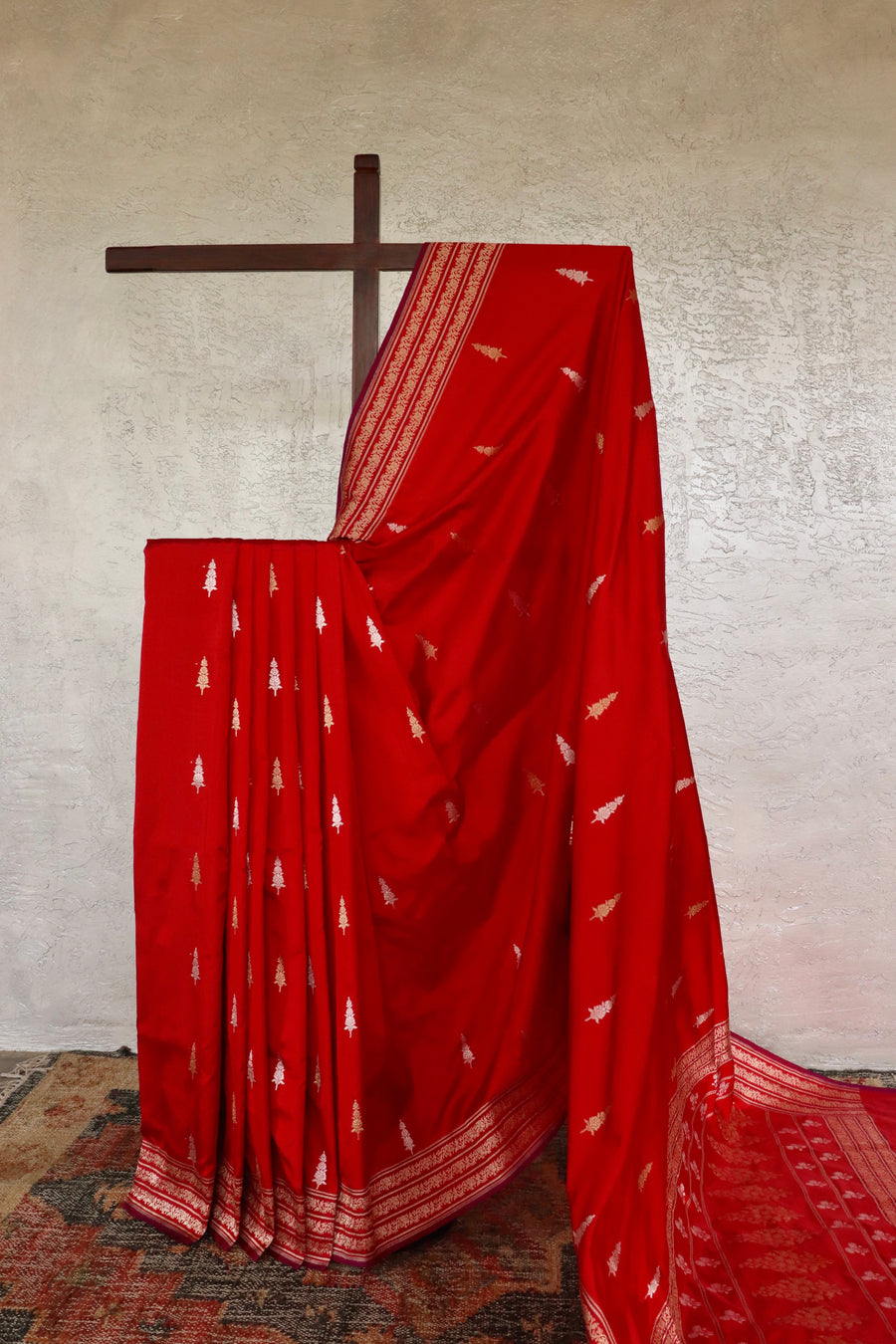 Red handloom Banarsi saree with kadhua motifs in pure silk