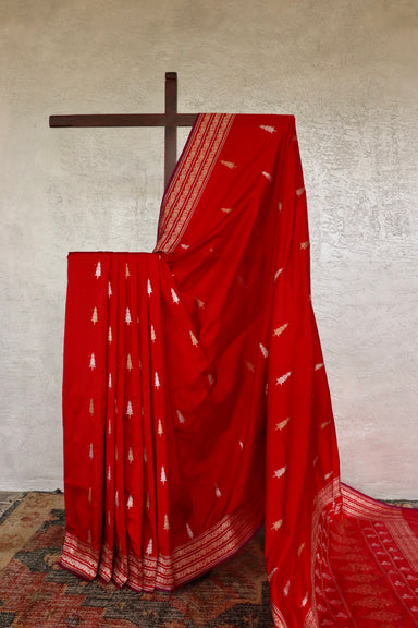 Red handloom Banarsi saree with kadhua motifs in pure silk