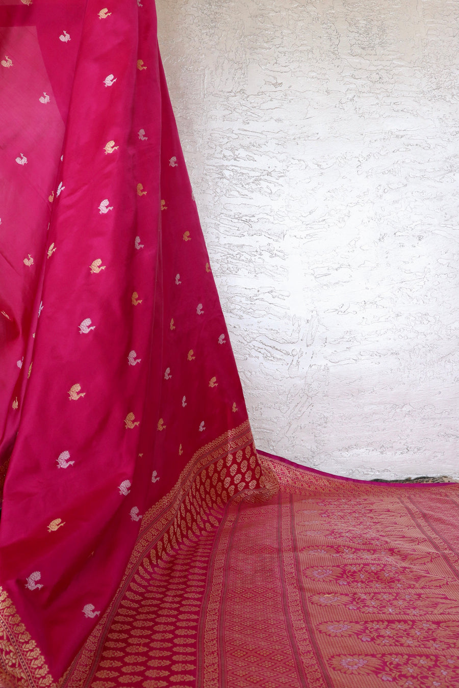 Rani Pink Peacock Motif Pure Silk Handloom Banarasi Saree