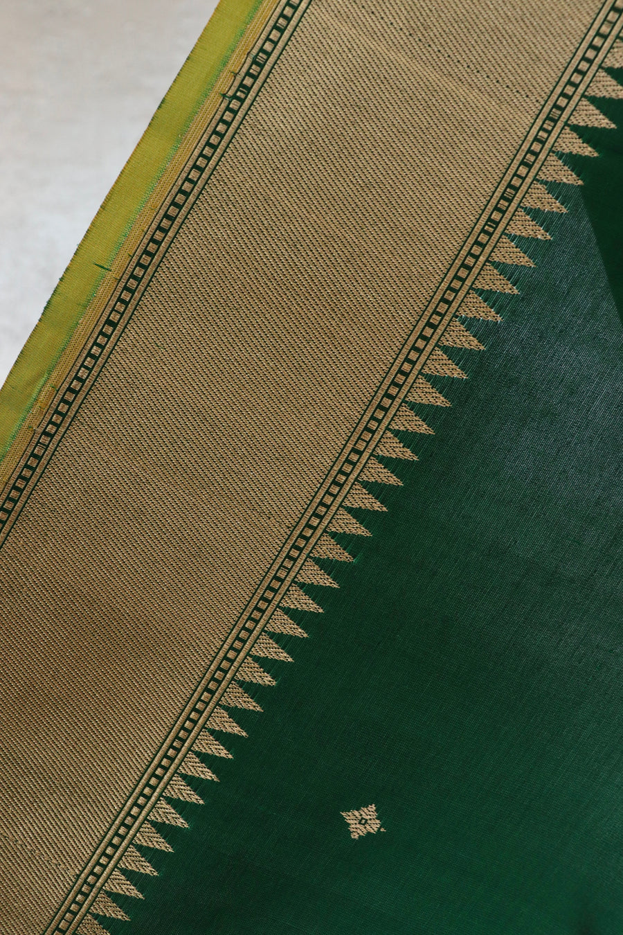 Green Meenadar Kadhua  Pure Silk Handloom Banarasi Saree