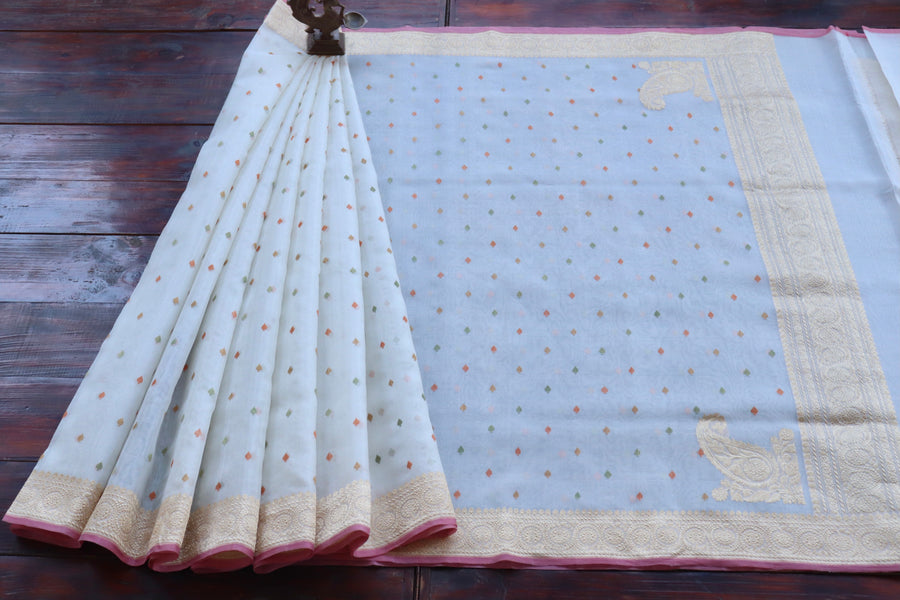 Border close-up on White Kadhua Kora Banarasi saree