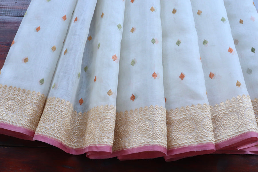 Aanchal motif on White Kadhua Kora Banarasi saree