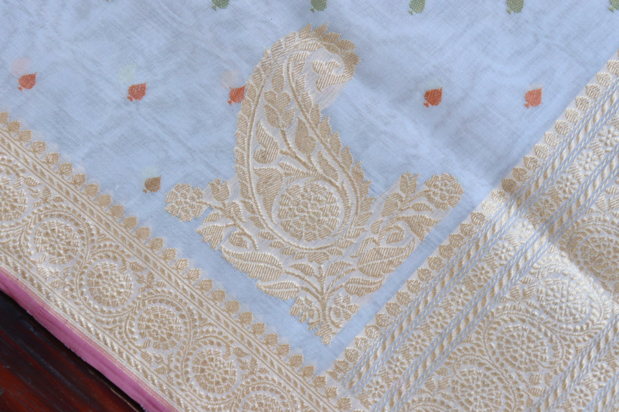 Pleat detail of White Kadhua Kora Banarasi saree