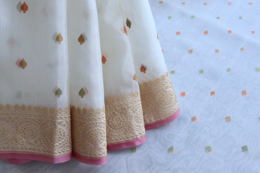Pallu detail of White Kadhua Kora Banarasi saree