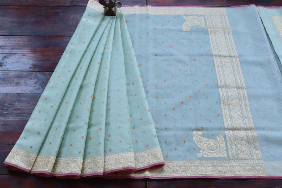 Border close-up on Light Green Kadhua Kora Banarasi saree