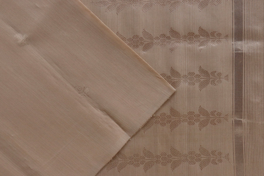 Full drape of Beige Virsa handwoven Banarasi saree
