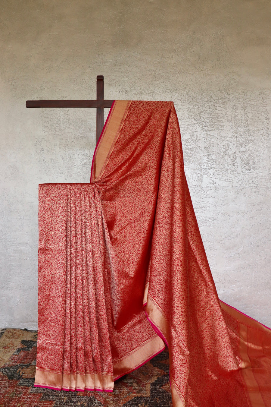 Red handloom Banarsi saree with jaal motifs in pure silk