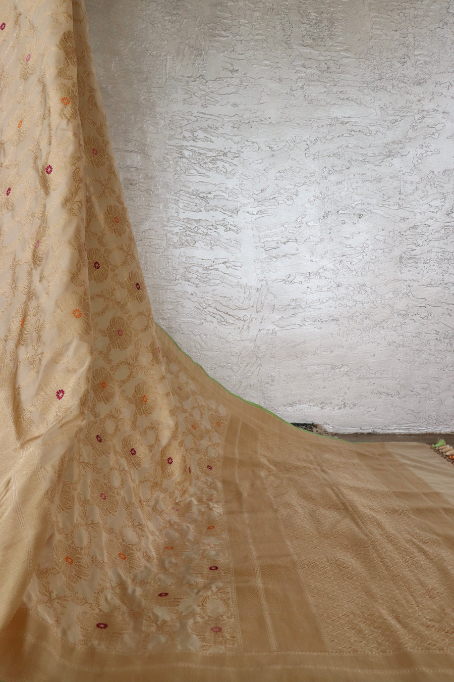 Cream Chinar Jangla Pure Silk Handloom Banarasi Saree