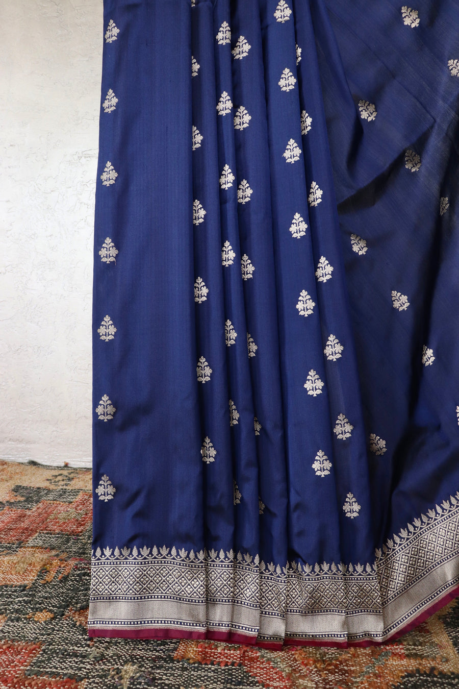 Navy Blue Leaf Motif Handloom Banarasi Silk Saree