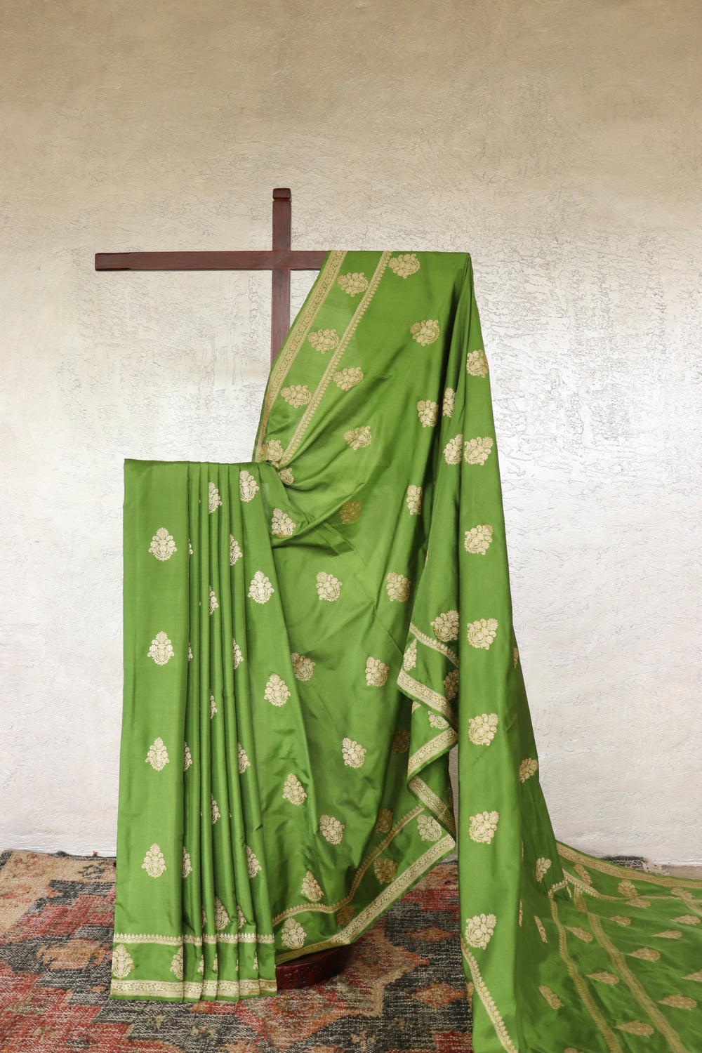 Fern Green handloom Banarsi saree with kadhua motifs in pure silk