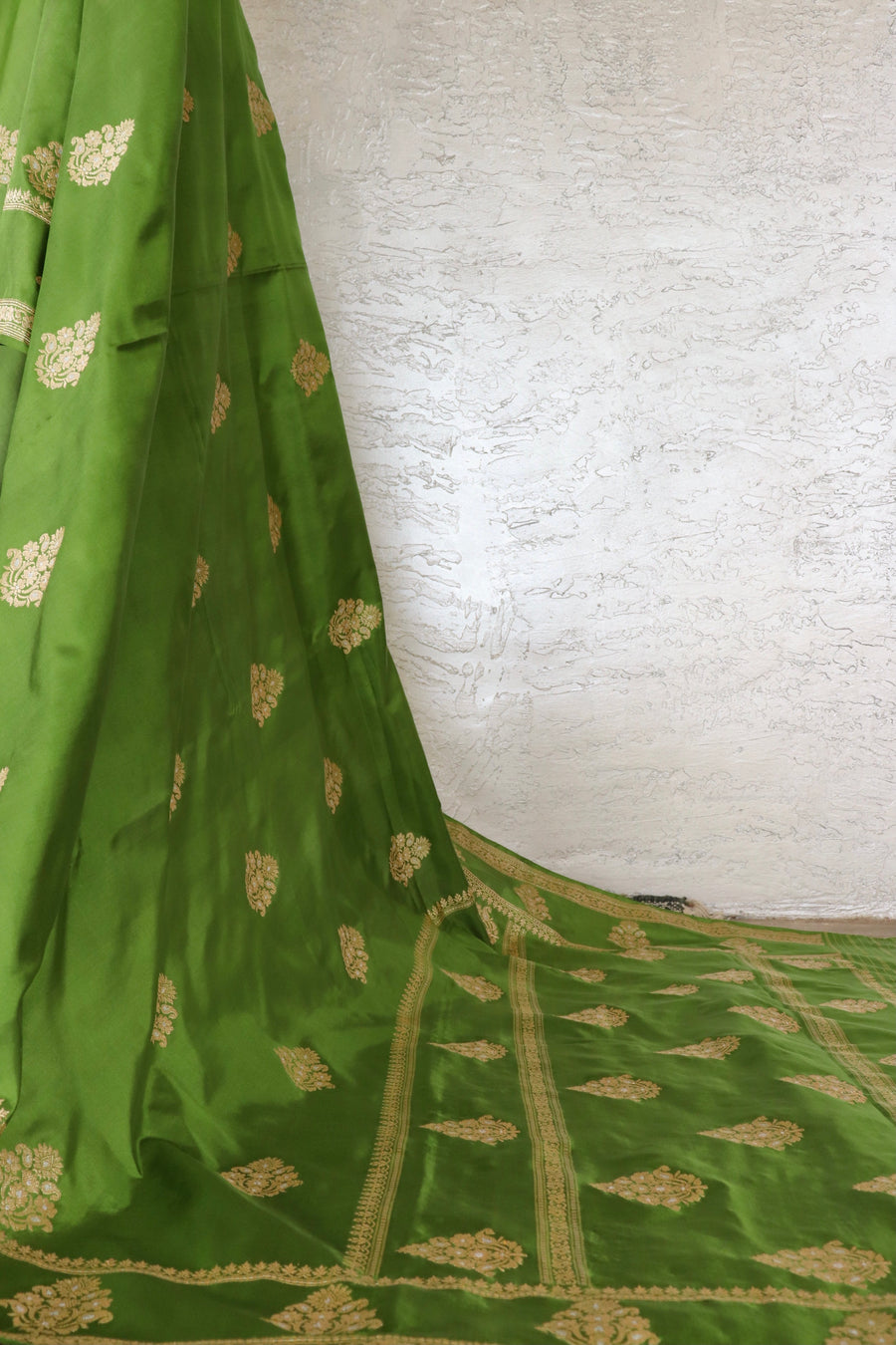 Fern Green Kadhua Motif Pure Silk Handloom Banarasi Saree