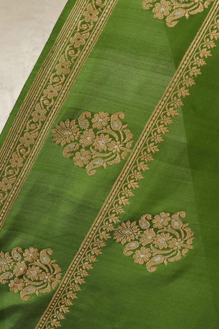 Fern Green Kadhua Motif Pure Silk Handloom Banarasi Saree