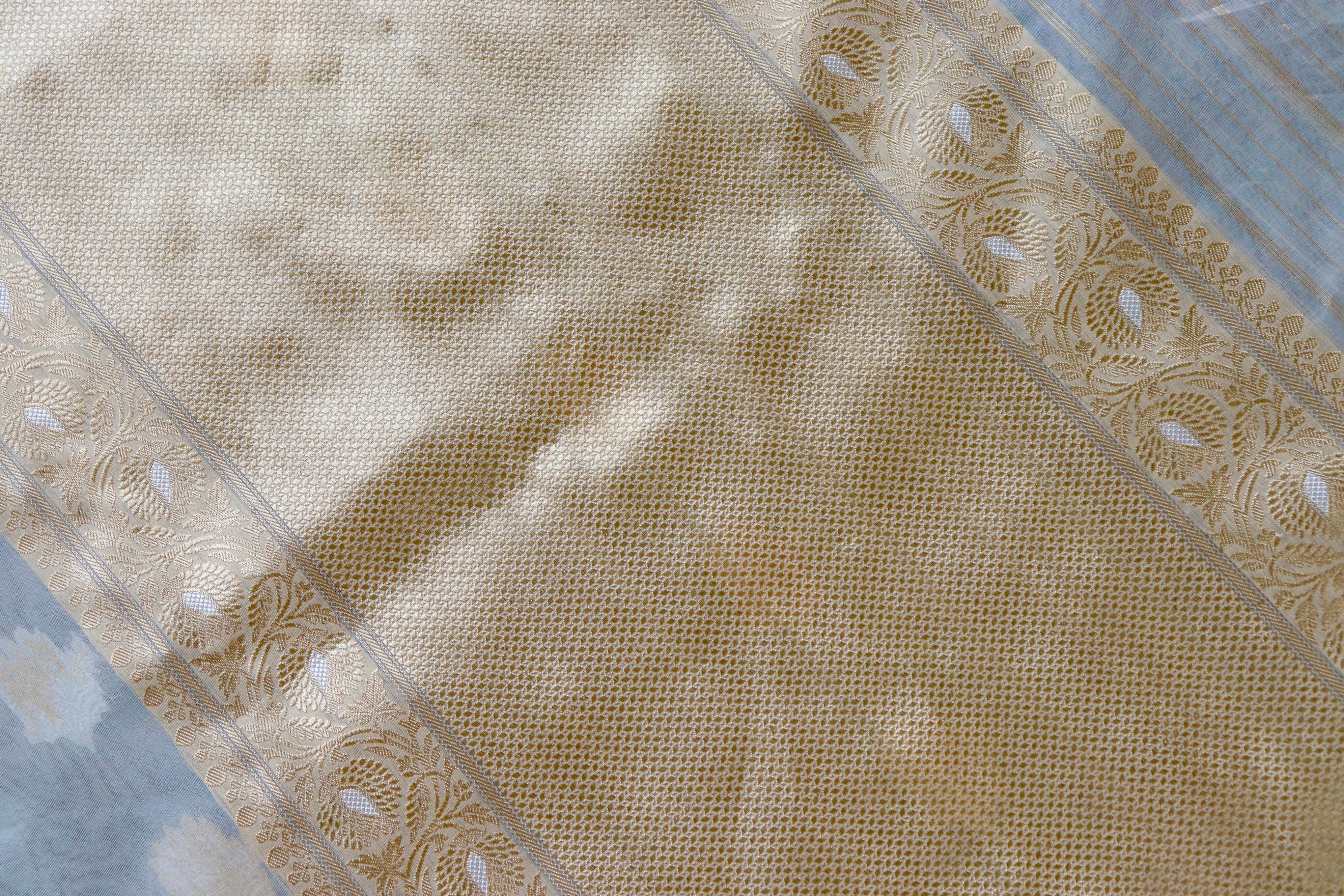 White Guldasta Motif Pure Kora Silk Handloom Saree