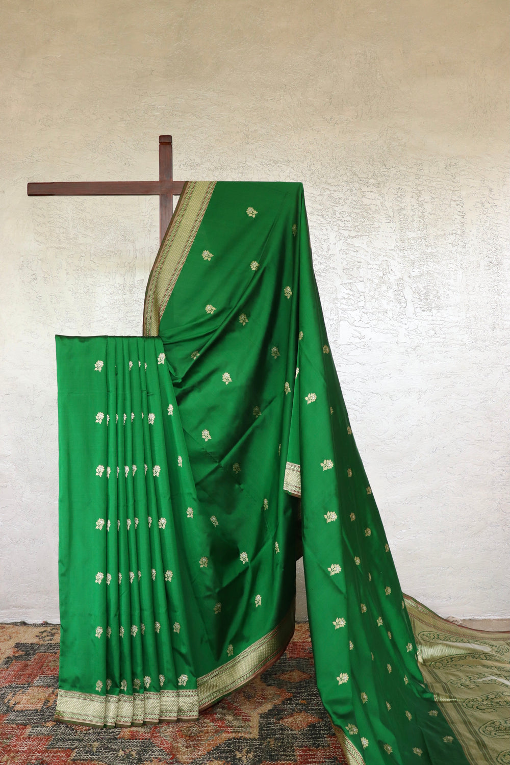 Green handloom Banarsi saree with kadhua motifs in pure silk