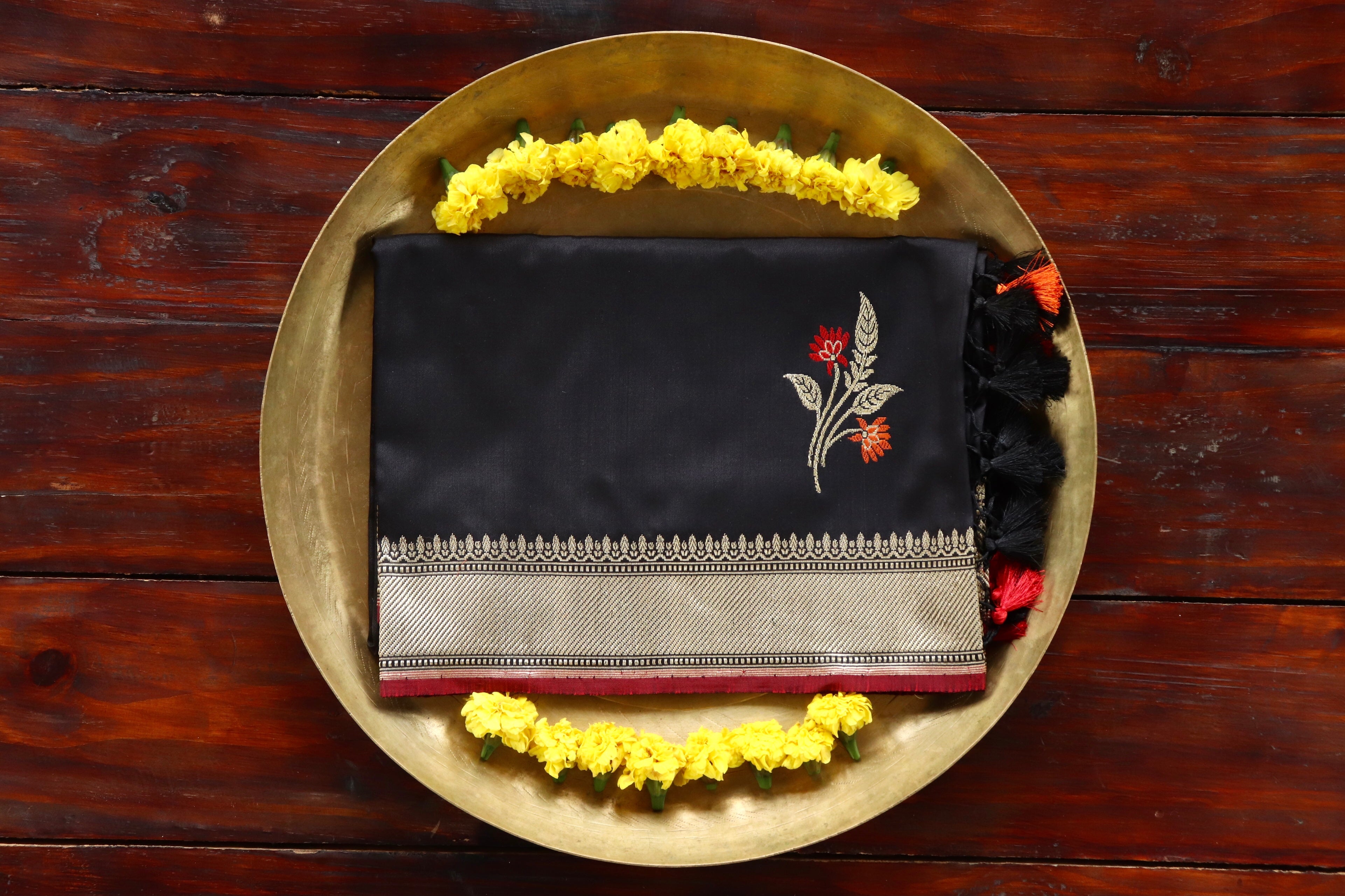 Black Kadhua Leaf Motif Pure Silk Handloom Banarasi Dupatta