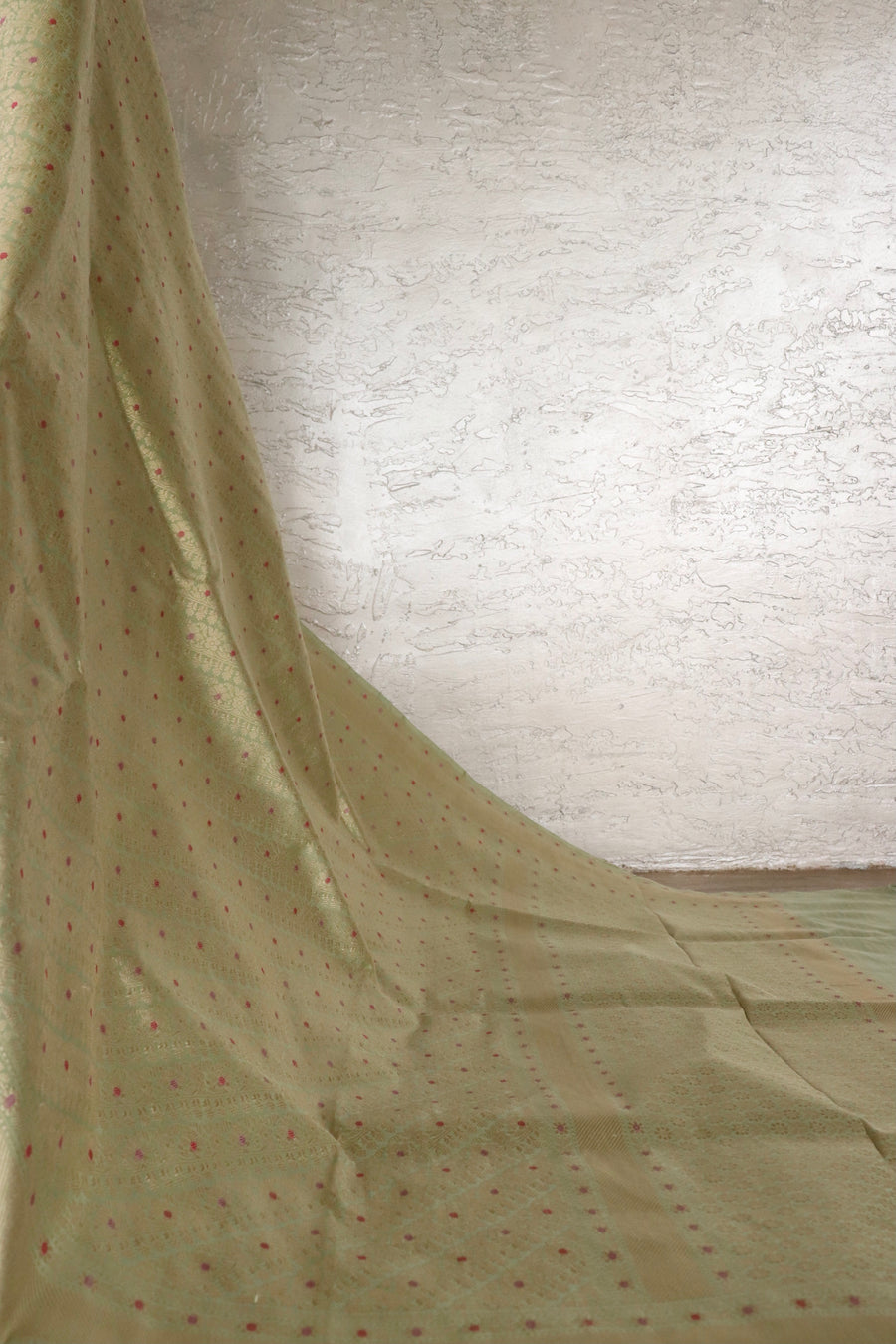 Lime Green Meenadar Adda Tanchoi Pure Silk Handloom Banarasi Saree