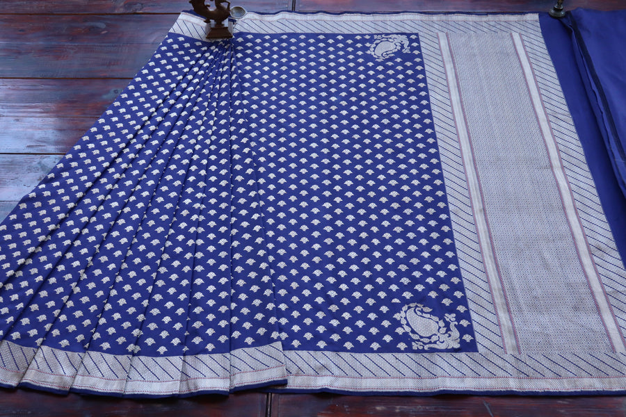 Border close-up on Neelambari Matsya Buti zari saree