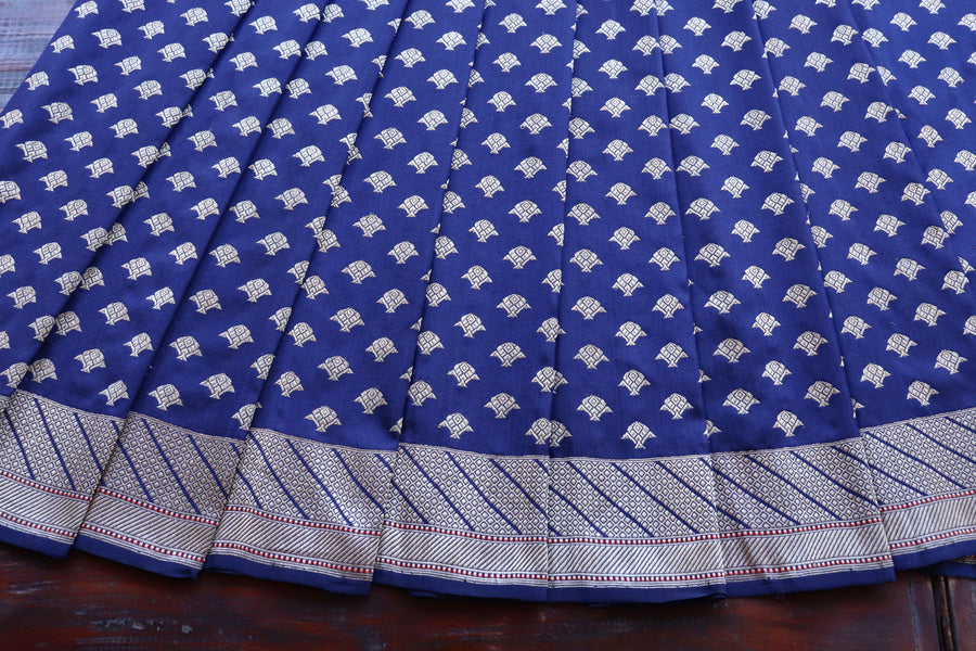 Aanchal motif on Neelambari Matsya Buti zari saree