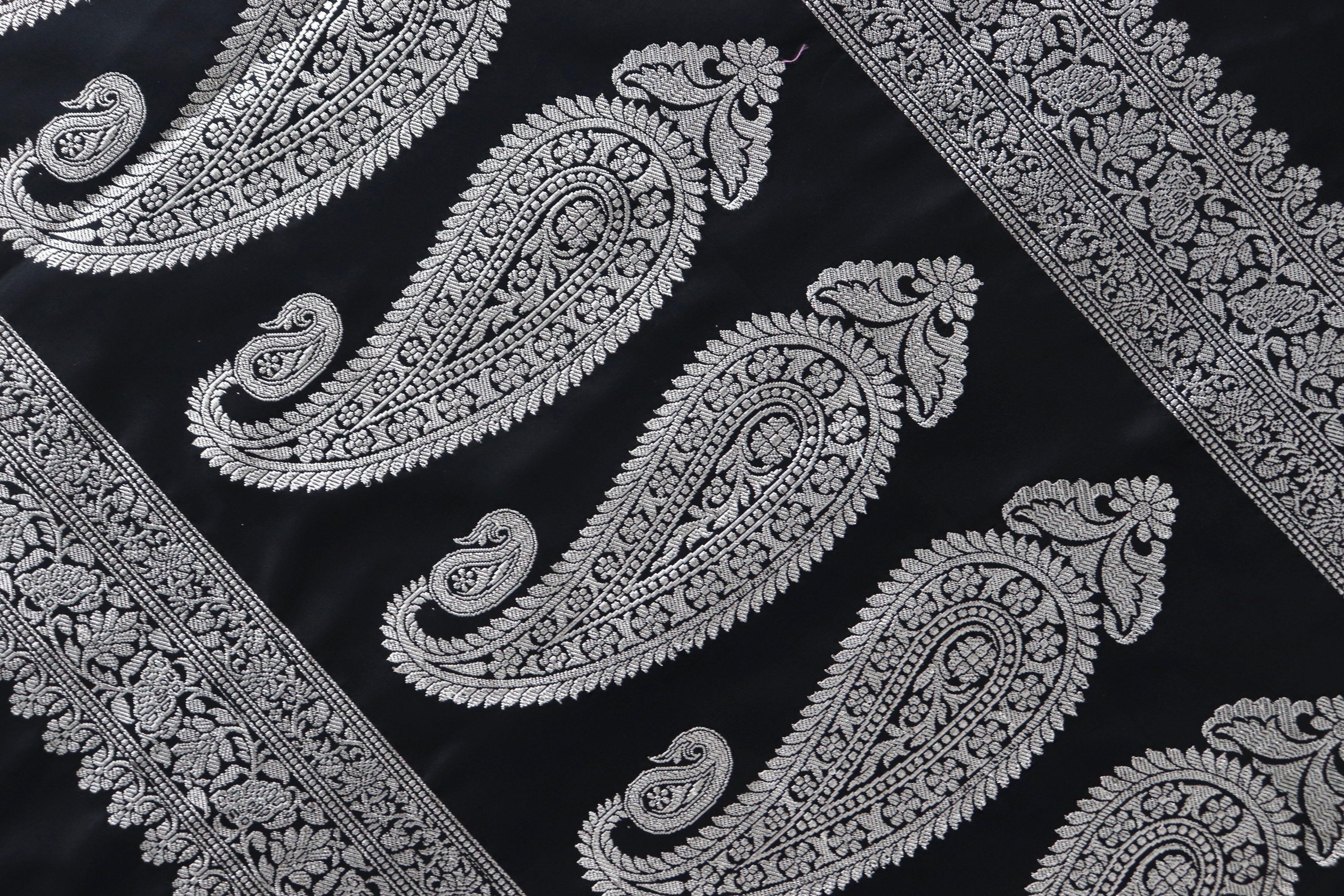 Black Kuniya Pure Silk Handloom Banarasi Saree